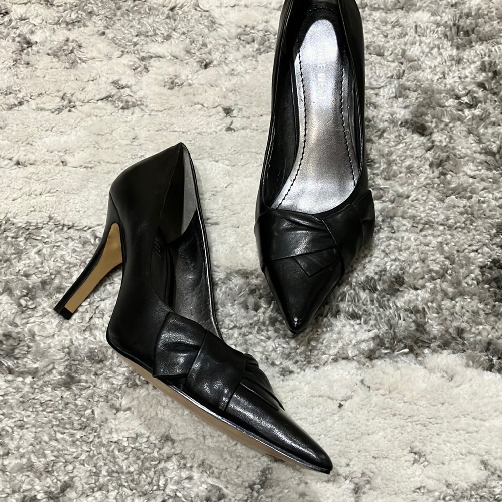 Nine West Black Pointed Toe Knot Detail Heels